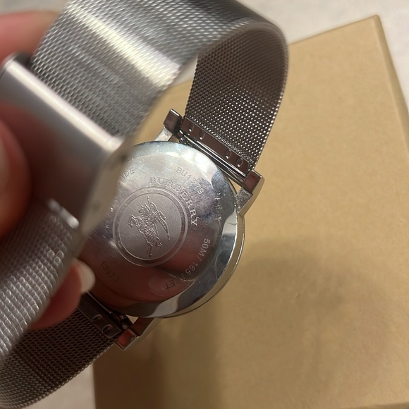 Authentic Burberry watch - Picture 8 of 9